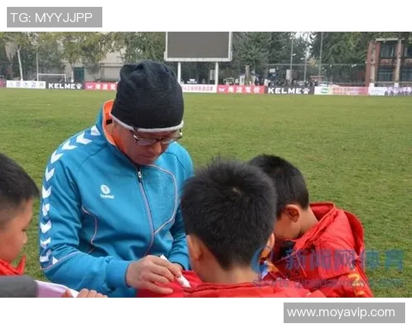 娇姐足球明星视频揭秘他们的训练生活与场上风采的精彩瞬间